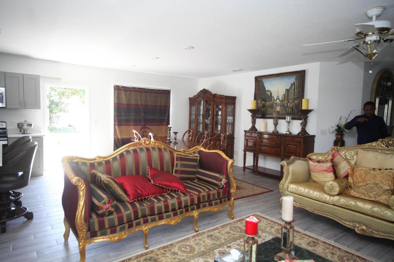 A Beautiful Queen Bedroom Orlando Exterior foto