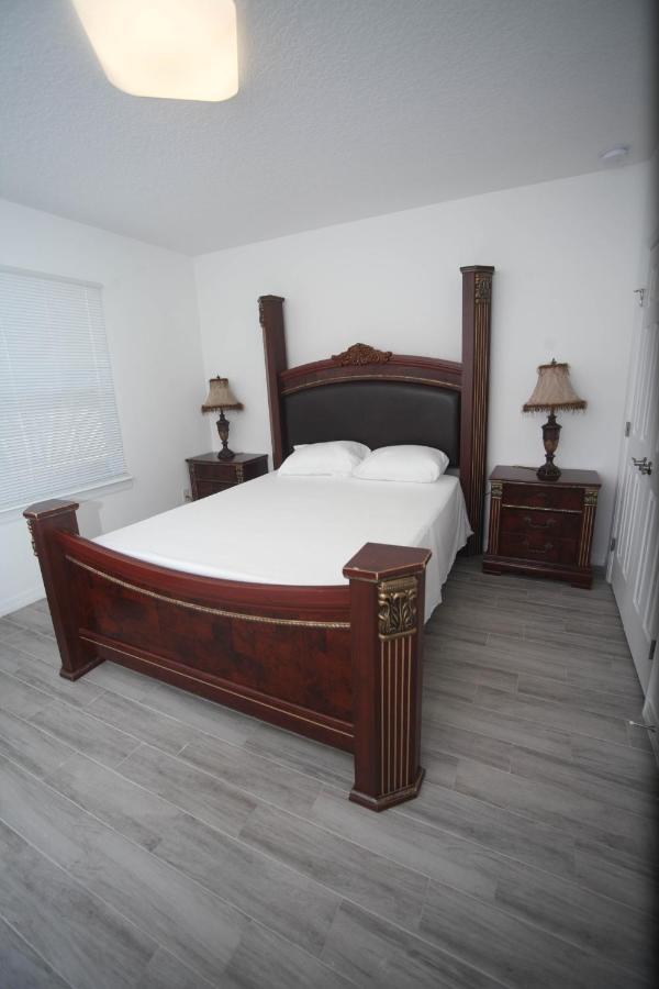 A Beautiful Queen Bedroom Orlando Exterior foto