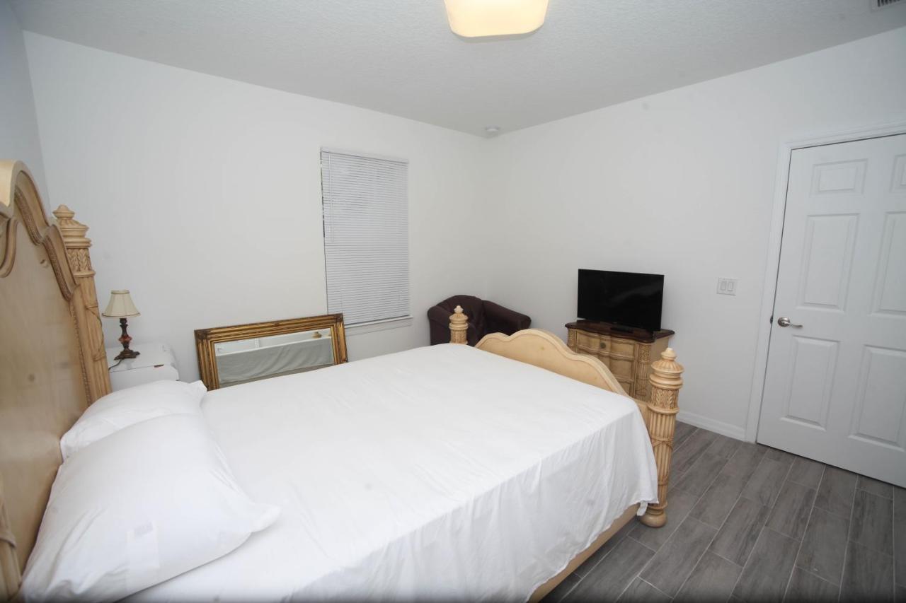 A Beautiful Queen Bedroom Orlando Exterior foto