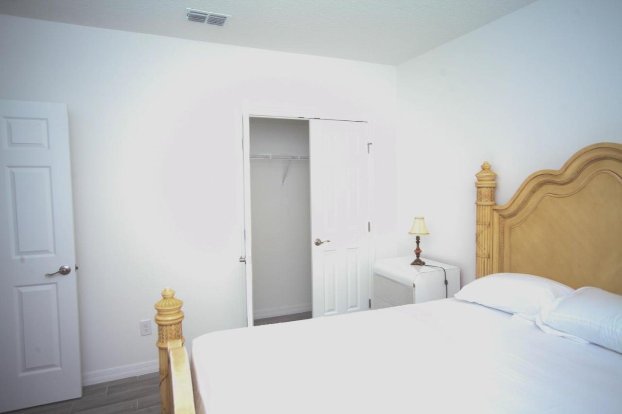 A Beautiful Queen Bedroom Orlando Exterior foto
